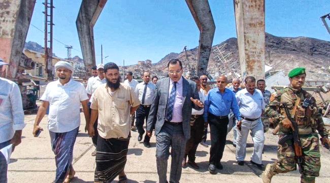 بعد توقف دام لـ 12 عامًا..السقطري يدشن استقبال السفن في ميناء الاصطياد بعدن