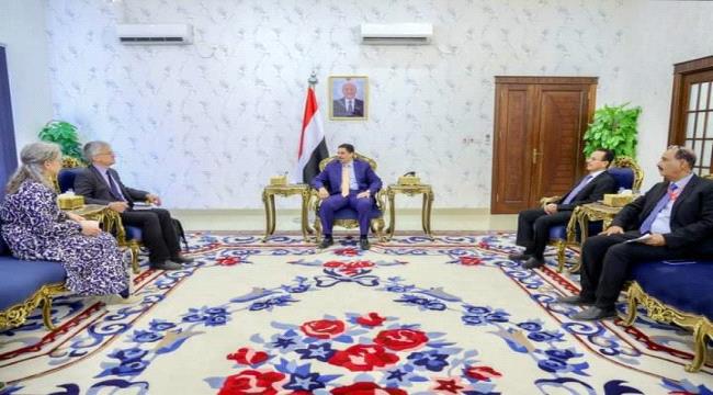 وزير الخارجية يستعرض مع المبعوث  السويدي تطورات الاوضاع في اليمن