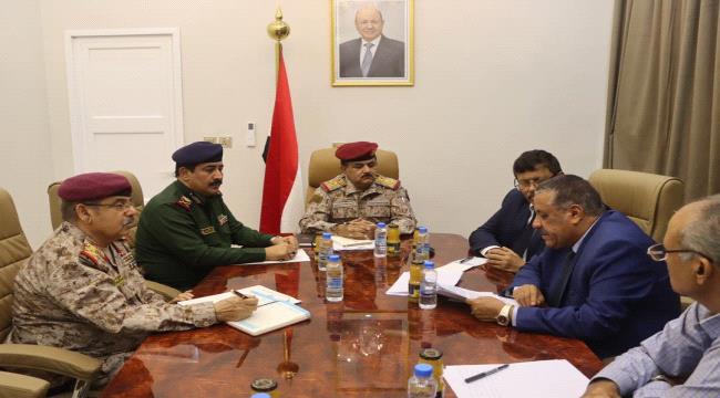 وزير الدفاع يشدد على رفع مستوى التنسيق بين الأمن والجيش