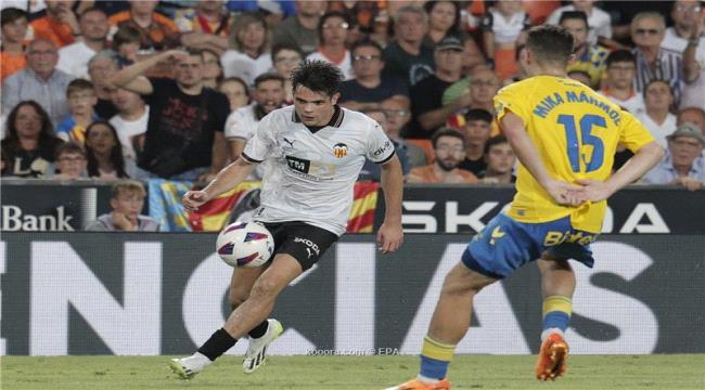 فالنسيا يتصدر الدوري الإسباني بالعلامة الكاملة