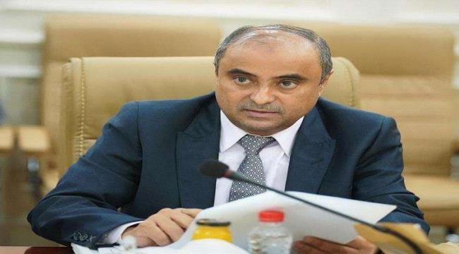 قرار بن بريك يثير جدلا واسع النطاق بشأن المرتبات.. هل ينجح؟ 