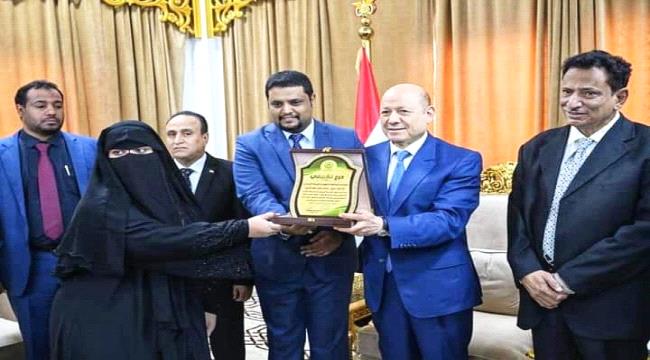 العليمي يكرم شخصيات ومبادرات ملهمة في محافظة المهرة