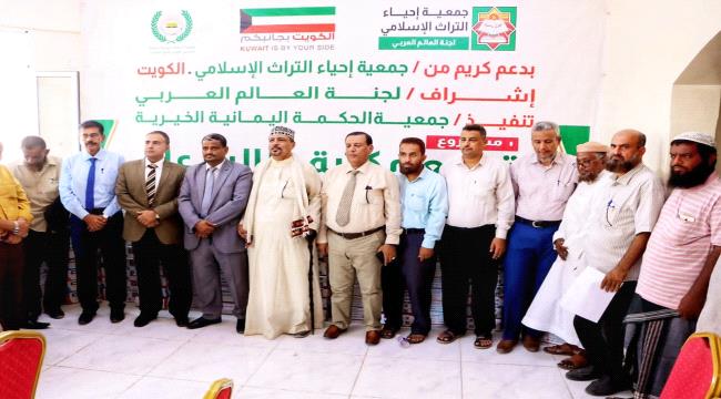 جمعية الحكمة اليمانية الخيرية تنفذ مشروع توزيع المكتبات العلمية