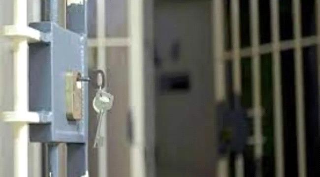 شرطة المهرة تضبط إمراه بتهمة التزوير وانتحال شخصية