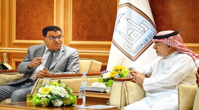 المستشار الثقافي لسفارة بلادنا يلتقي رئيس جامعة الإمام محمد بن سعود الإسلامية 