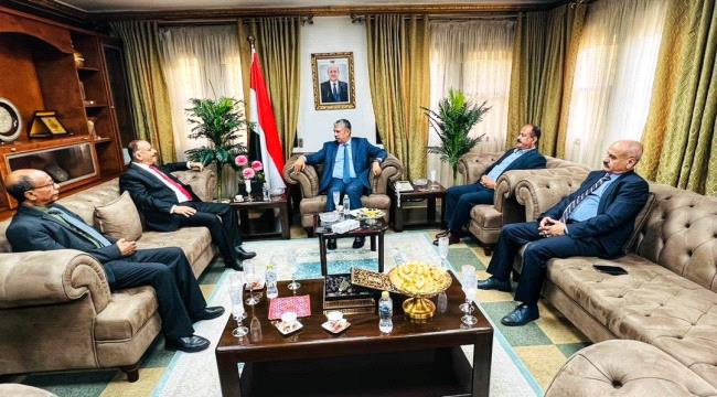 وزير النقل يزور السفارة اليمنية في القاهرة