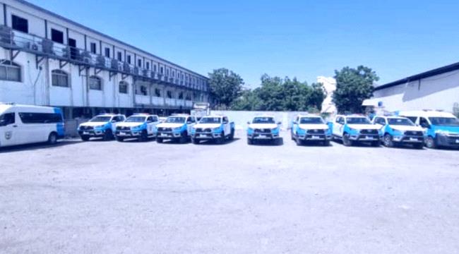 مدير شرطة عدن يصرف المركبات الإماراتية ويدعو إلى رفع الجاهزية