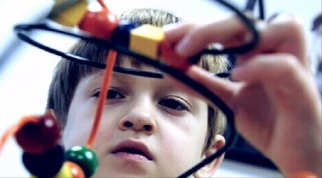 علامات في العين تكشف مرضا خطيرا يصيب الأطفال