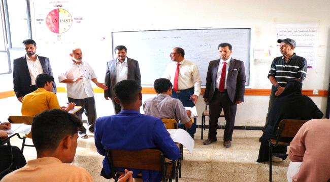 تدشين الامتحانات النهائية للفصل الدراسي الأول بجامعة المهرة 