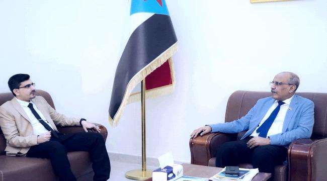 الكثيري يطلع من «بن عفرار» على خطة عمل انتقالي المهرة