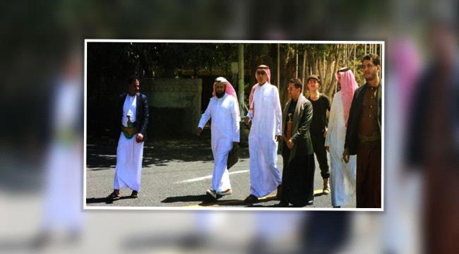 ثنائية مشهدية تلخص «الفرق» في مفاوضات الأزمة اليمنية