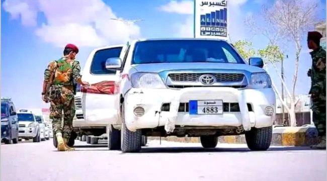 قوات دفاع شبوة تقبض على متهمين بإطلاق الرصاص على مواطن بعتق