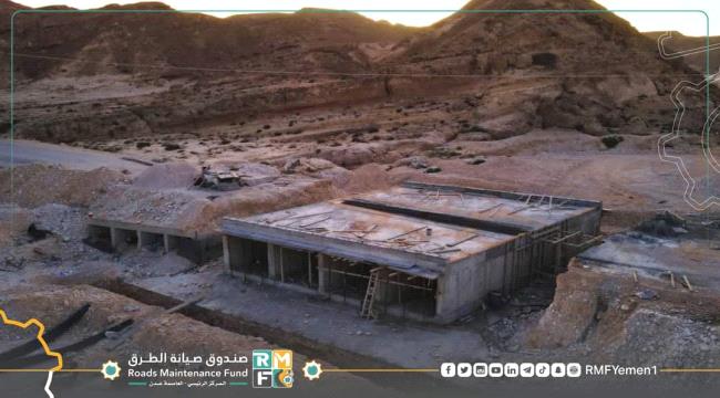 المهرة.. تشهد أعمال إنشاء العبارات الخرسانية لطريق الغيضة_شحن