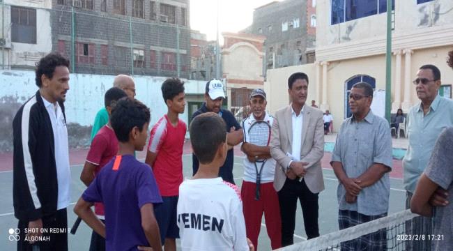 مدير مكتب الشباب والرياضة في عدن يزور نادي التنس العدني