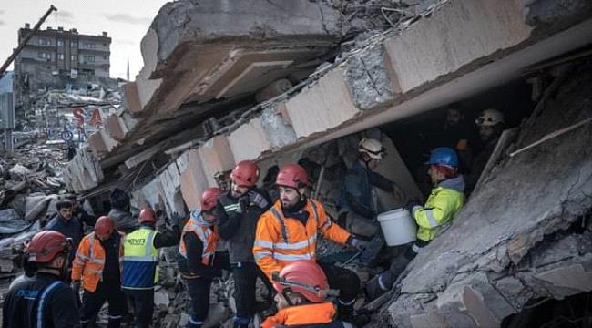 ضحايا زلزال تركيا يلامس 10 آلاف قتيلًا.. وأردوغان يمنح 531 دولارًا لكل عائلة متضررة