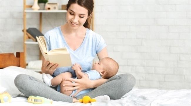 القراءة للرضيع تحسن قدراته اللغوية مبكراً