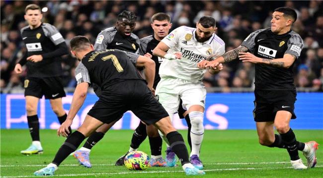 ريال مدريد يقهر إلتشي برباعية ويقلص الفارق مع برشلونة