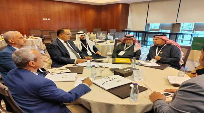وزير الصحة اليمني يبحث مع مركز الملك سلمان تمويل مشاريع جديدة