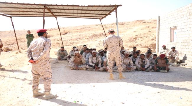 القيادة والسيطرة تنزل إلى معسكر الحمراء غرب المكلا