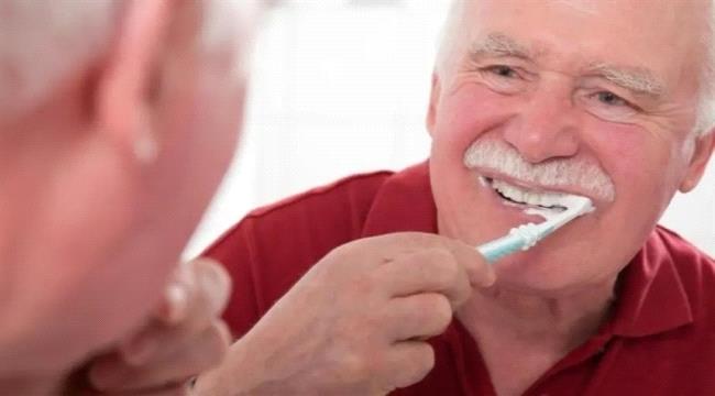 أهمية العناية بالأسنان في الكبر
