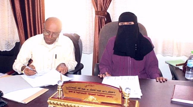«ذكريات المساوى».. قاضية يمنية كسرت الهالة المحيطة بشركات الصرافة