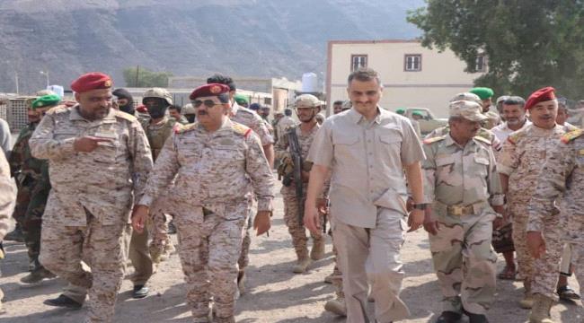 وزير الدفاع ومحافظ عدن يزوران الكلية العسكرية ومستشفى صلاح الدين