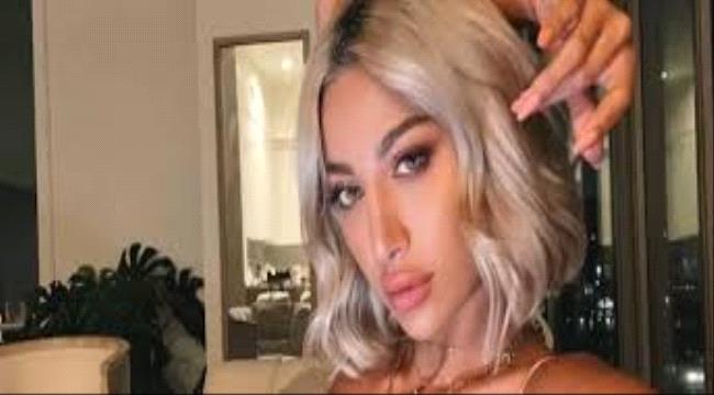 مودل روز تنشر صورة من طفولتها وتسخر من ملامحها