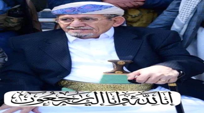 الشيخ الفضلي يعزي بوفاة الشيخ صادق الأحمر