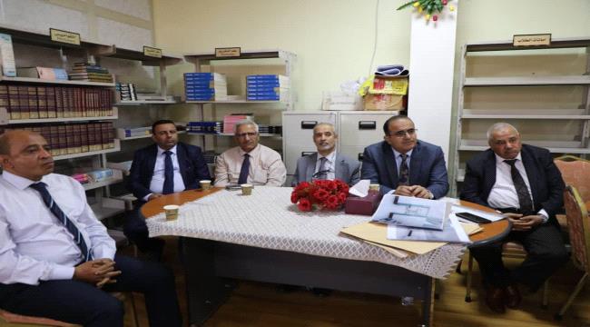 وزير الصحة يشارك في ورشة مصغرة لبحث الرؤية التطويرية لهيئة مستشفى الجمهورية بعدن