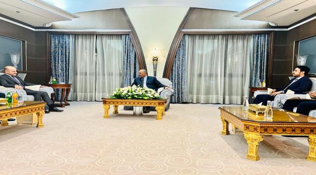 الزبيدي يلتقي السفير الفرنسي في الرياض