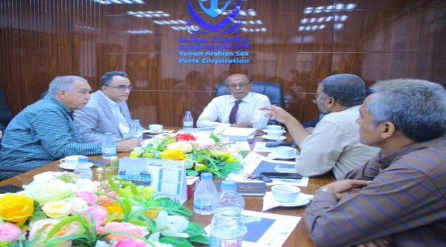 مناقشة خطط تطوير ميناء المكلا بمحافظة حضرموت