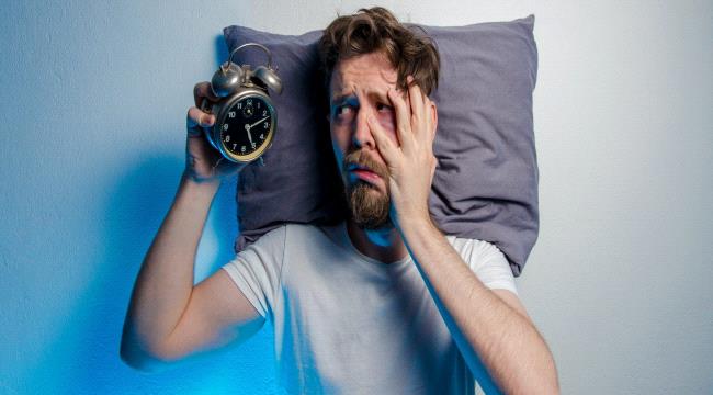 4 عادات سيئة تؤثر على نومك وتصيبك بالأرق