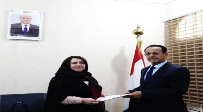 الخارجية اليمنية تتسلم أوراق اعتماد الممثل الجديد للصليب الأحمر الدولي