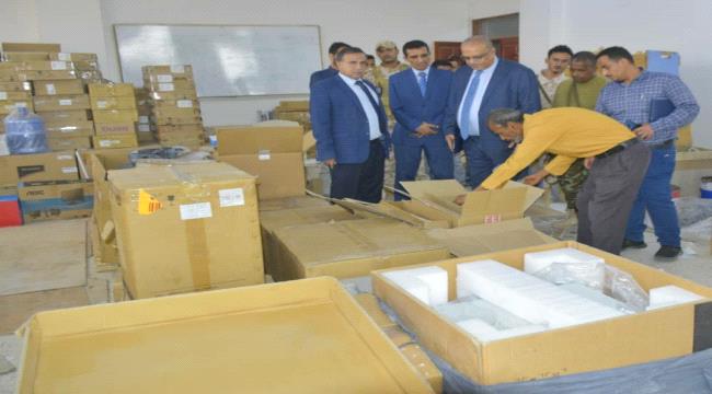 باذيب و لصور  يتفقدان الدفعة الأخيرة من تجهيزات مختبر البحث الجنائي