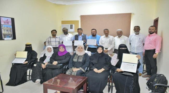 تكريم مشاركين  الورشة التدريبية الخاصة بالإرتقاء بكفايات المعلمين في التقنيات الحديثة
