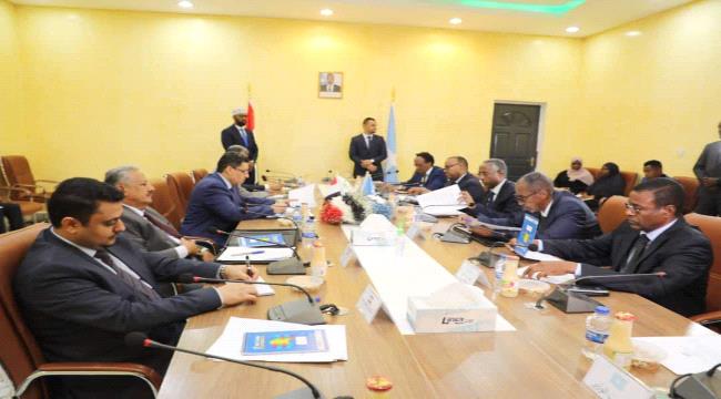 وزير الخارجية اليمني يعقد مباحثات مع نظيره الصومالي