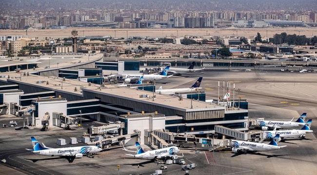 خلافات زوجية تؤخر إقلاع طائرة 45 دقيقة من مطار القاهرة