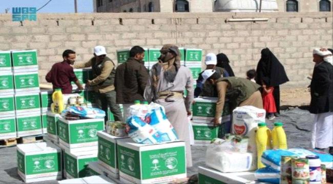 توزيع 12 طنًا من السلال الغذائية في مأرب