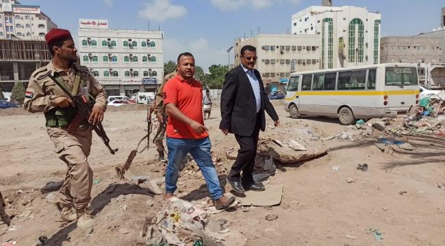 الداؤودي يثمن دور القطاع الخاص في تحسين الوجه الجمالي لمديرية المنصورة
