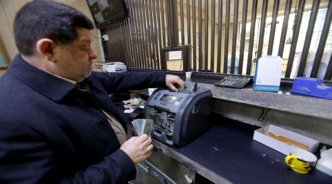 ضغوط حلفاء إيران وراء استقالة محافظ البنك المركزي