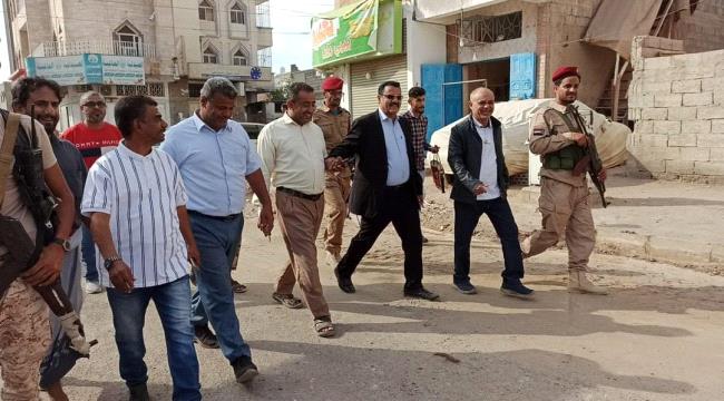 مدير عام المنصورة يشيد بجهود قيادة وعمال صندوق النظافة والتحسين بعدن