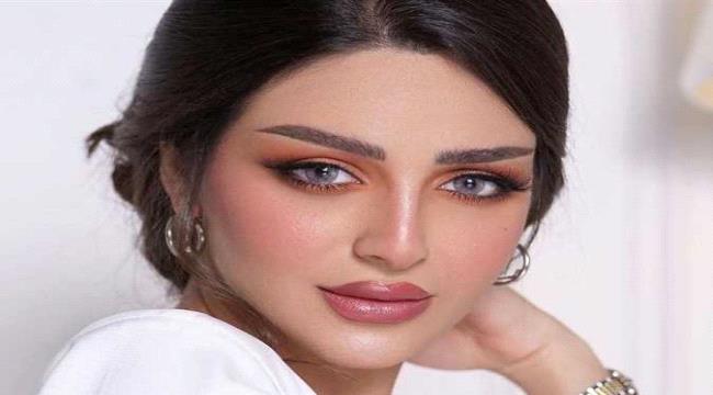 رهف القحطاني تتعرض لانتقادات بسبب قبلة من إعلامي على يدها