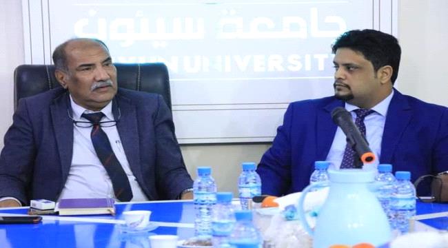 رئيس جامعة المهرة يزور جامعة سيئون ويطلع على تجارب تأسيسها وتبادل الخبرات 