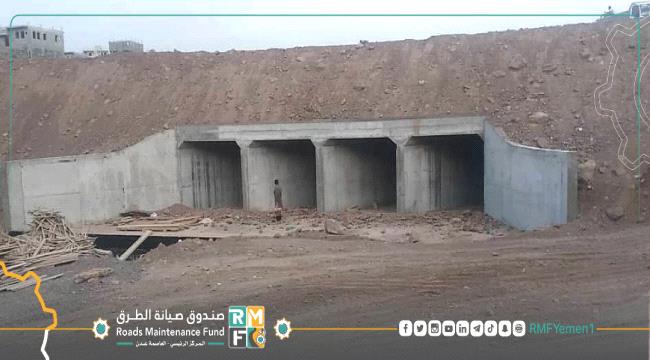 تواصل الاعمال في مشروعي طرق الربوة والدائري بالحبيلين في لحج