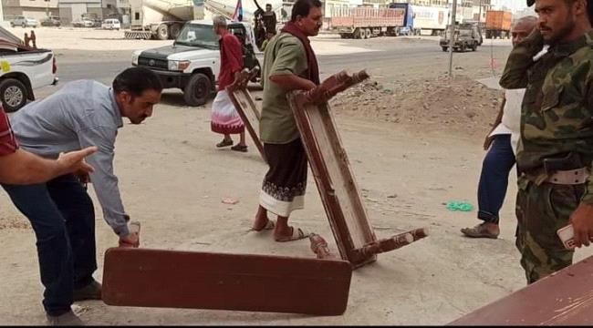 إزالة المظاهر المشوهة بكافة شوارع منصورة عدن 