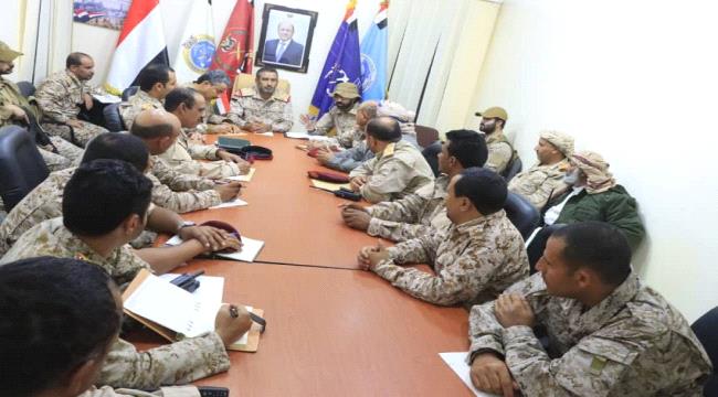 اليمن.. رئيس هيئة الأركان يلتقي بقادة قطاعات جبهات مأرب والجوف
