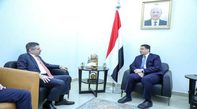 بعد لقائه بن مبارك .. السفير الأمريكي يجدد الدعم لمجلس القيادة الرئاسي واستقرار اليمن