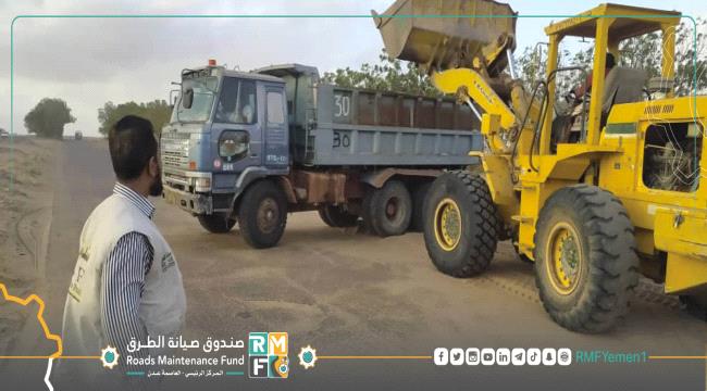 إستمرار أعمال الصيانة الروتينية للطرق الداخلية في لحج