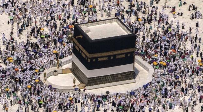 إعلامية مصرية تثير سخطا واسعا: "ليه نلف حولين الكعبة 7 مرات"!