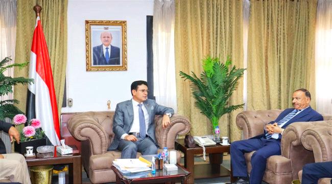 وزير النقل يلتقي بسفير بلادنا لدى جهمورية مصر العربية 
